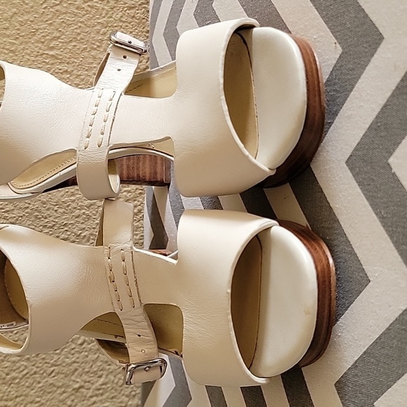 Marc Fisher cream heels size 8.5 peeptoe - Picture 2 of 8